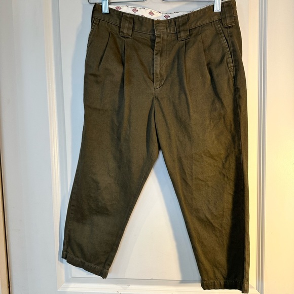 Dickies Olive Green Pleated Tapered Cropped Capri Pants, size 26 - Picture 1 of 7